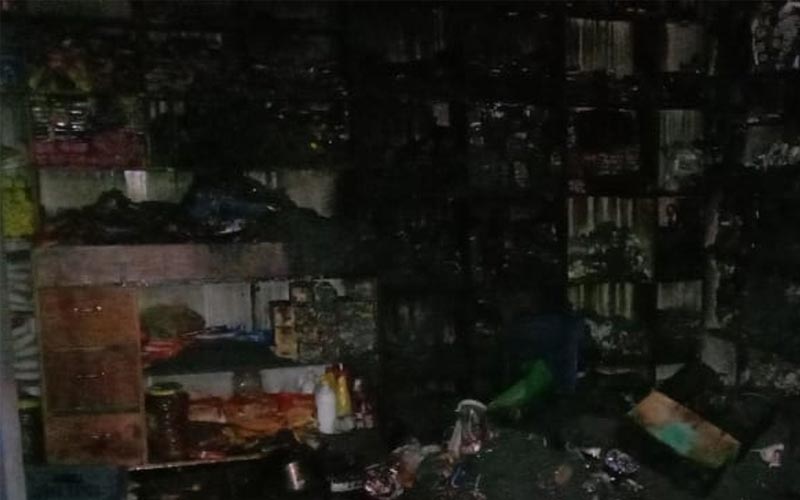 आग की भेंट चढ़ा किराना स्टोर, लाखों का सामान जलकर राख
