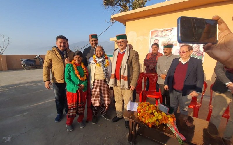 विधायक अजय सोलंकी ने वार्ड नंबर-2 से शुरू किया हाथ से हाथ जोड़ो अभियान