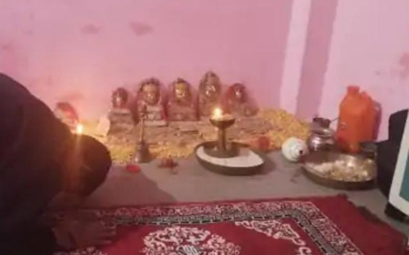 मंदिर का ताला तोड़ सोने-चांदी के आभूषण लेकर फरार हुए शातिर