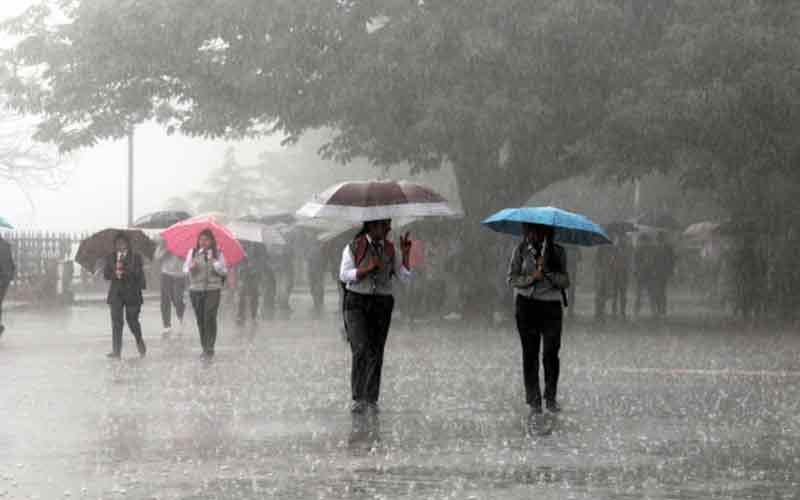 बारिश और बर्फबारी की संभावना के दृष्टिगत जिला प्रशासन ने पर्यटकों के लिए जारी की एडवाइजरी…