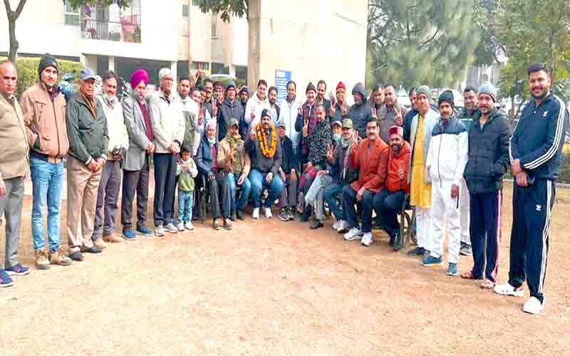 जसविंद्र लक्की धुन्ना को ओमेक्स रेजिडेंट वेलफेयर सोसाइटी के प्रधान की कमान