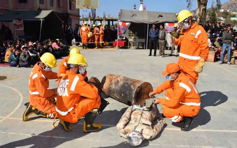 NDRF taught the tricks of rescue at the time of disaster