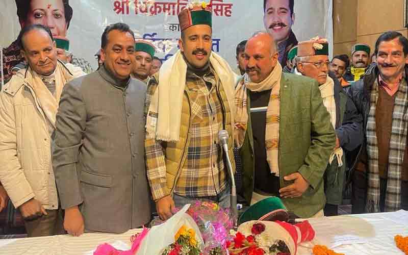 खेल मंत्री विक्रमादित्य सिंह ने कांग्रेस मुख्यालय राजीव भवन में की बैठक, लोगो का किया आभार व्यक्त