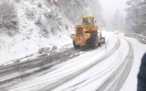 Roads-closed-due-to-heavy-s.jpg