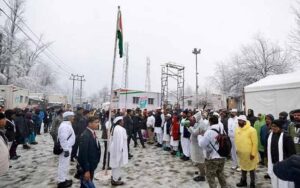 "Bharat Jodo Yatra" ends in Srinagar today, Rahul Gandhi hoists tricolor amid snowfall
