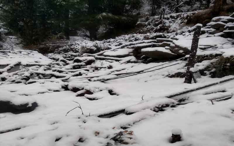 Snowfall in famous religious place Churdhar, snowfall in Rajgarh too