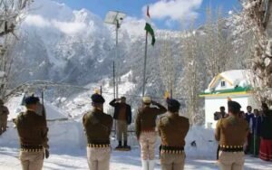 The tricolor hoisted amidst the white sheet of snow, the heart of every Indian became proud, pictures...