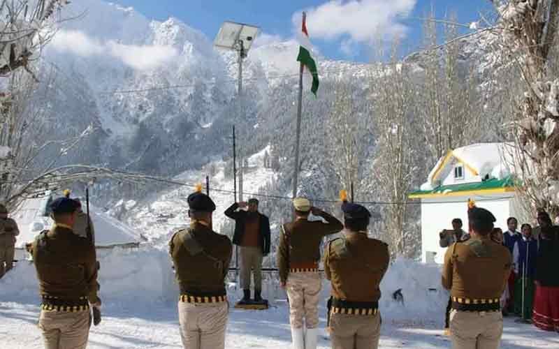 The tricolor hoisted amidst the white sheet of snow, the heart of every Indian became proud, pictures...