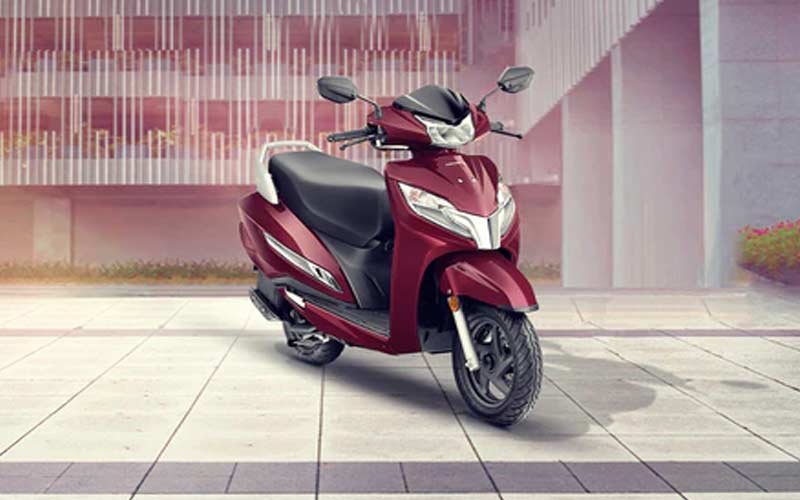 रेडक्रॉस रैफल ड्रॉ में विजेता को मिली होंडा स्कूटी