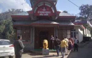 Thieves made a dent in Kamaksha temple, looted jewelry worth lakhs including cash