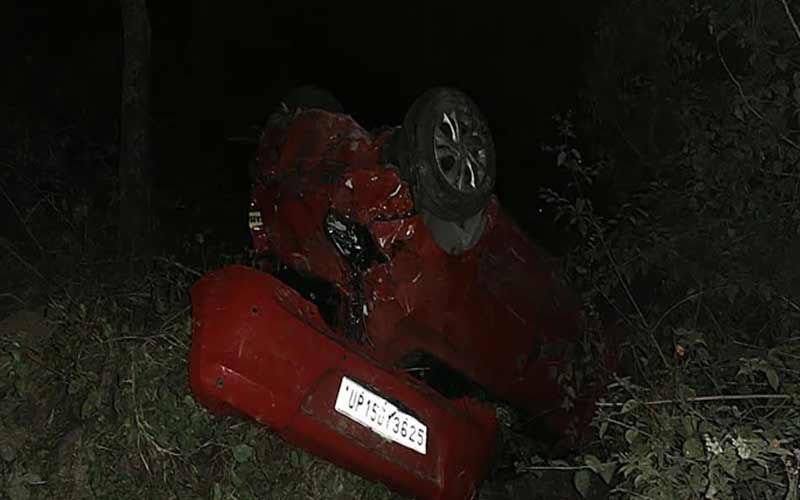 नववर्ष मनाने के बाद घर लौट रहे पर्यटकों की कार हादसे का शिकार..