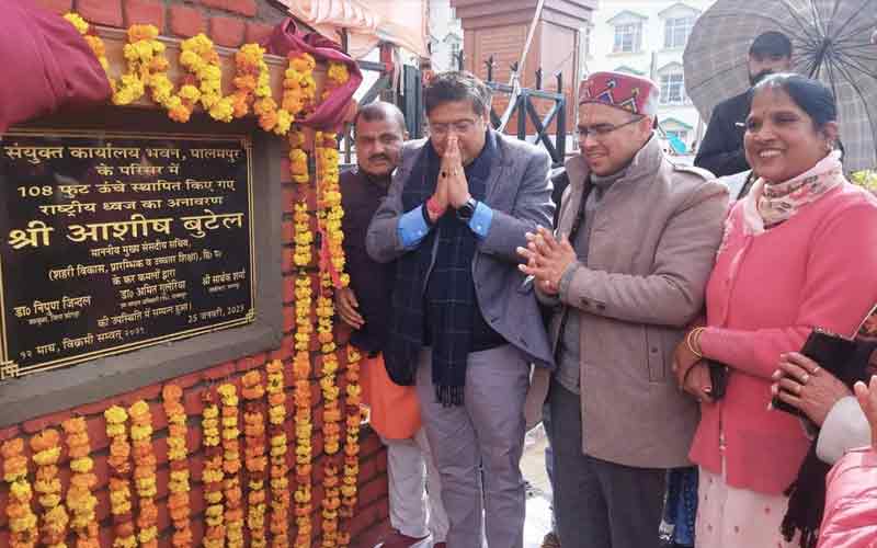 पालमपुर में बनेगा युद्ध स्मारक, ज़िला में सबसे ऊंचे 108 फुट राष्ट्रीय ध्वज का अनावरण