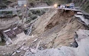 Heavy-landslide-on-Chamba-S-2.jpg