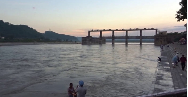 यमुना नदी से बरामद हुआ 25 वर्षीय युवक का शव, जांच में जुटी पुलिस