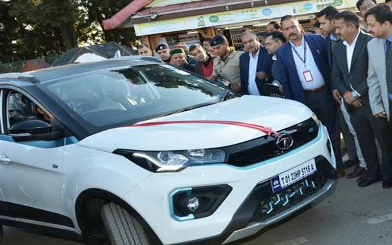 Use of electric vehicles in Himachal Transport Department, became the first government department in the country