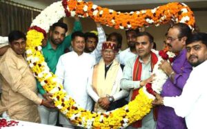 Warm-welcome-to-Governor-Sh.jpg