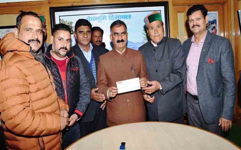 अध्यक्ष बलबीर बांशटू ने मुख्यमंत्री राहत कोष में 2.11 लाख रुपए का किया अंशदान