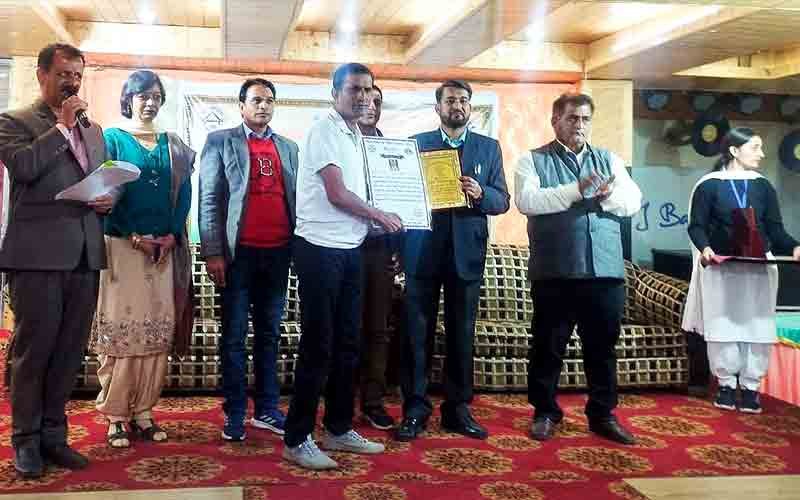 एनजीओ विक्ट्री इंडिया नेशनल ऑर्गेनाइजेशन को जिला स्तरीय सम्मान पुरस्कार से नवाजा