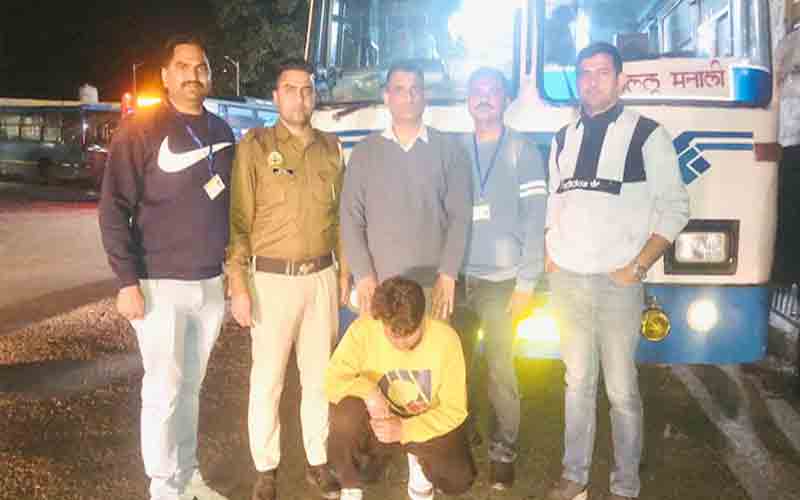 नाकाबंदी के दौरान एसआईयू टीम ने सीटीयू बस में सवार युवक को हेरोइन सहित किया काबू