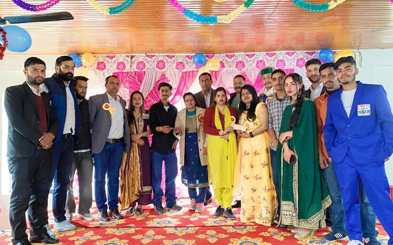 सराहां कॉलेज में एनएसयूआई द्वारा किया गया फेयरवेल पार्टी का आयोजन