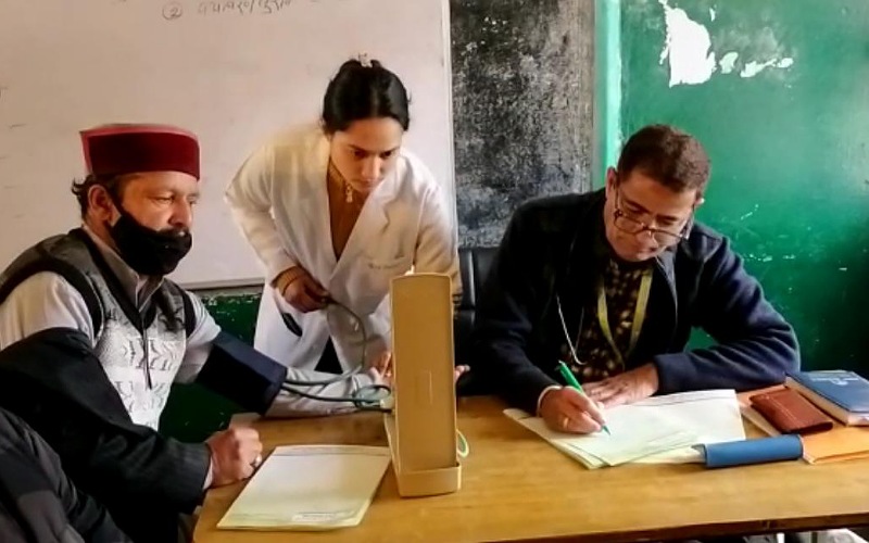 शिलांजी पंचायत के चंबीधार गांव में नि:शुल्क चिकित्सा शिविर आयोजित