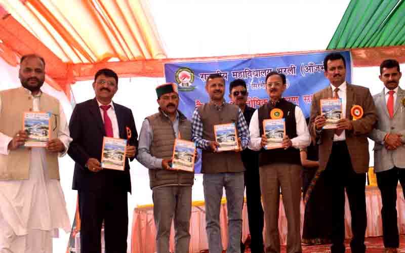 उद्योग मंत्री ने श्याम लाल पुंडीर द्वारा संपादित ‘‘देश की आवाज पुस्तक’’ का किया विमोचन