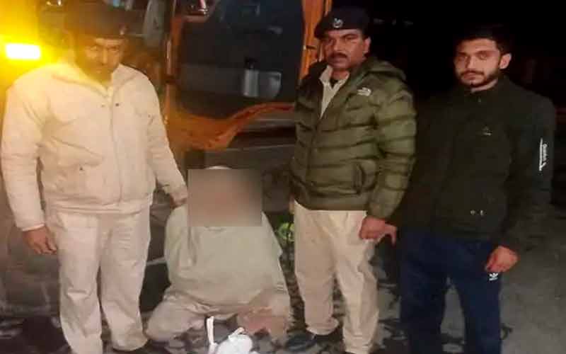 नाकाबंदी के दौरान पुलिस ने ट्रक चालक को 1.220 किलो चुरा पोस्त सहित किया गिरफ्तार