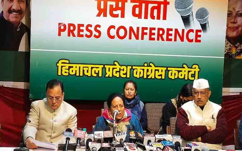 प्रधानमंत्री अपने परम मित्र अडानी को बचाने के लिए लोकतंत्र का गला घोंट रहें हैं- प्रतिभा सिंह