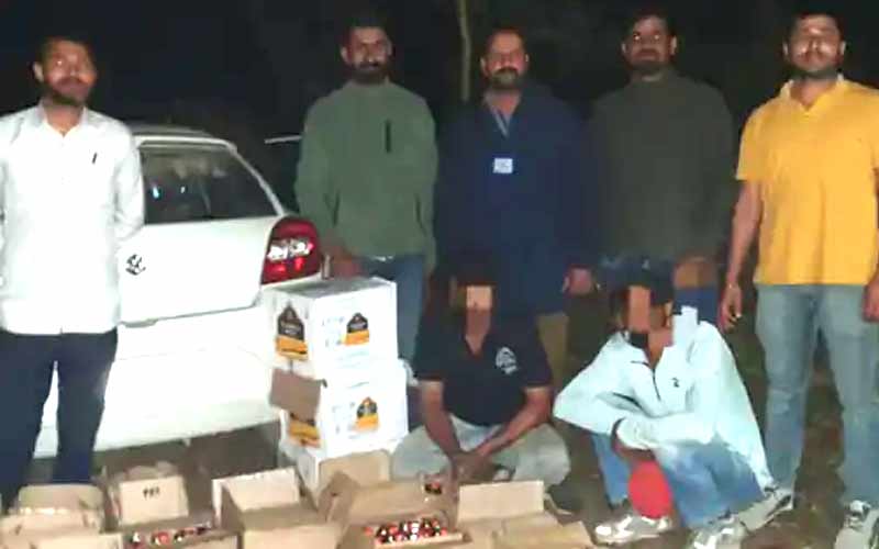 सिरमौर पुलिस ने गाड़ी से पकड़ा अवैध शराब का जखीरा, एक गिरफ्तार, दूसरा फरार