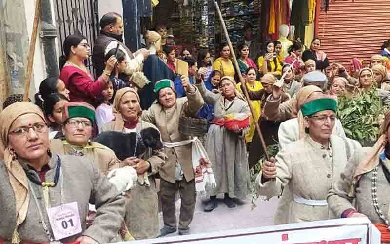 हजार महिलाओं ने रामपुर बाजार में फाग मेले के तीसरे दिन डाली महानाटी