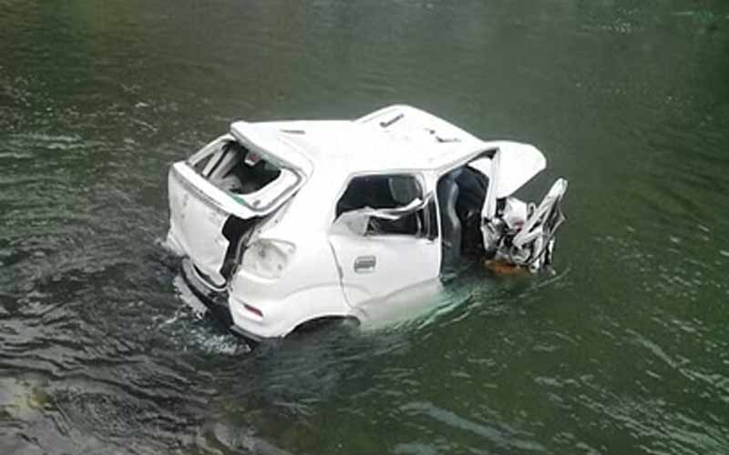 दर्दनाक हादसा: हिमाचल-उत्तराखंड की सीमा पर अनियंत्रित होकर टोंस नदी में गिरी कार, 4 की मौत