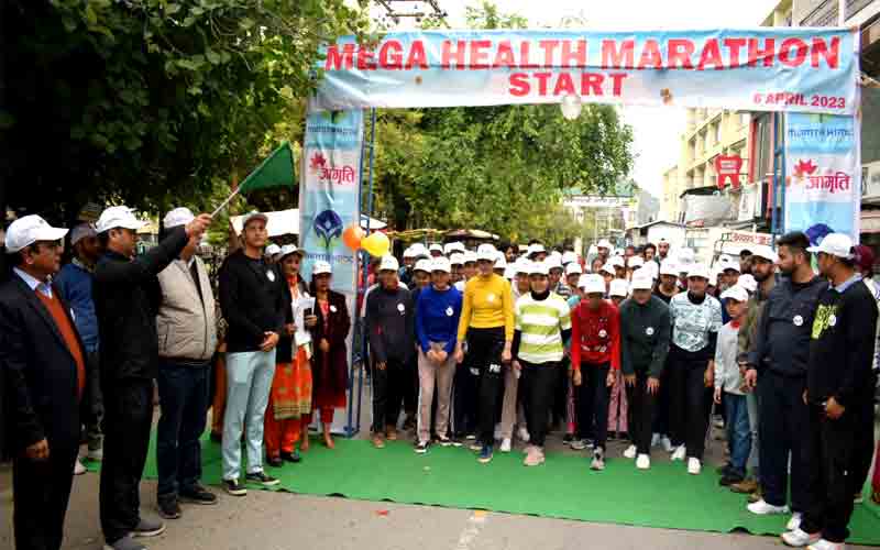 उपायुक्त डीसी राणा हेल्थ रन-हाफ मैराथन दौड़ को दिखाई हरी झंडी