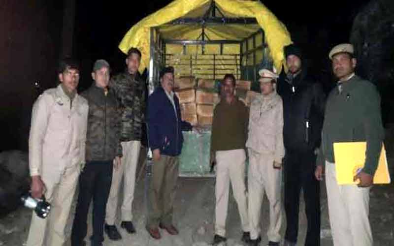 वन विभाग ने देवदार से लदी पिकअप पकड़ी, आरोपी मौके से हुआ फरार