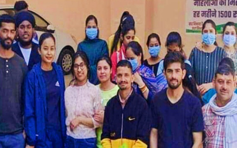 मेडिकल कॉलेज नाहन के आउटसोर्स कर्मियों ने उपमुख्यमंत्री से की मुलाकात, रखी यह मांग…..