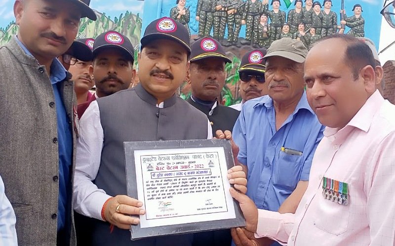 सराहां में सांसद सुरेश कश्यप ने किया शहीद  स्मारक का उद्घाटन