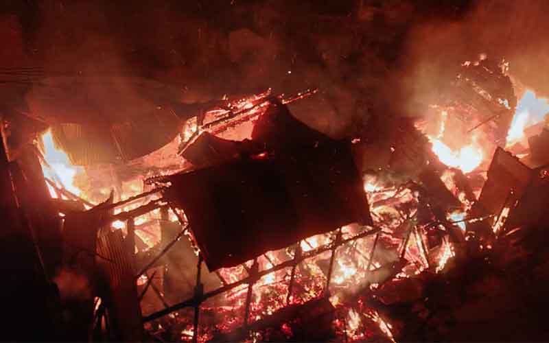 बंजार में 9 दुकानों सहित 3 रिहायशी मकान चढ़े आग की भेंट, करोड़ों की सम्पत्ति जलकर राख