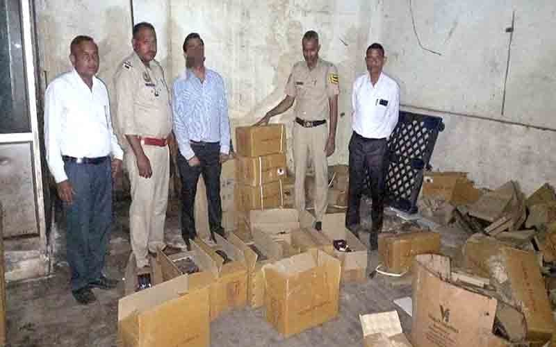 पुलिस ने पांवटा साहिब में बंद फैक्ट्री में 1150 नशीली बोतलें की बरामद