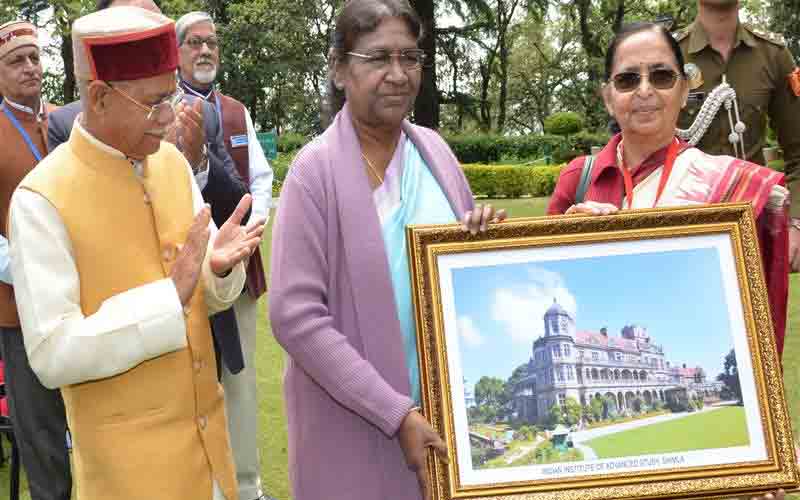 राष्ट्रपति ने भारतीय उच्च अध्ययन संस्थान का किया दौरा