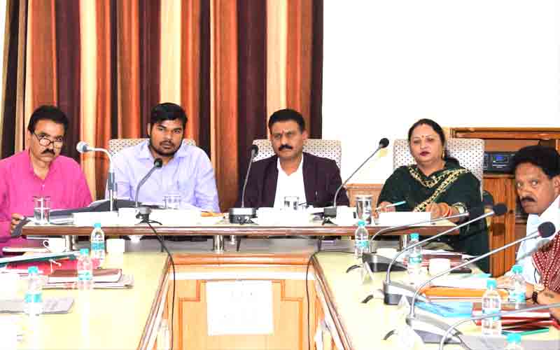 ज़िला परिषद की त्रैमासिक बैठक आयोजित