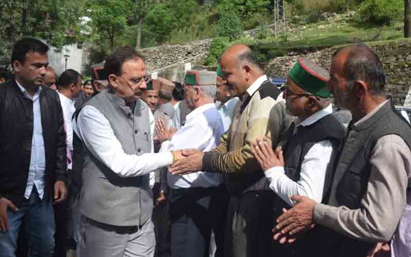 प्रदेश सरकार शिलाई में मूलभूत सुविधायें उपलब्ध करवाने के लिए कृत संकल्प- हर्षवर्धन चौहान