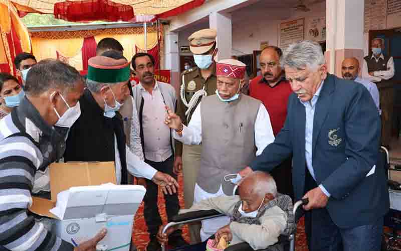 राज्यपाल ने सराहे जिला रेडक्रॉस के कार्य, कहा- गतिविधियों को और विस्तार देने की आवश्यकता
