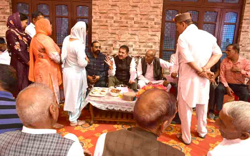 दून विधानसभा क्षेत्र की प्रत्येक ग्राम पंचायत में निर्मित किए जाएंगे खेल मैदान- राम कुमार