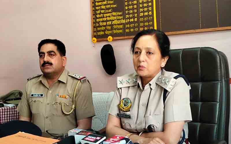 पुलिस के हत्थे चढ़ा आरोपी, आभूषणों की दुकान में सेंध लगाकर हुआ था फरार