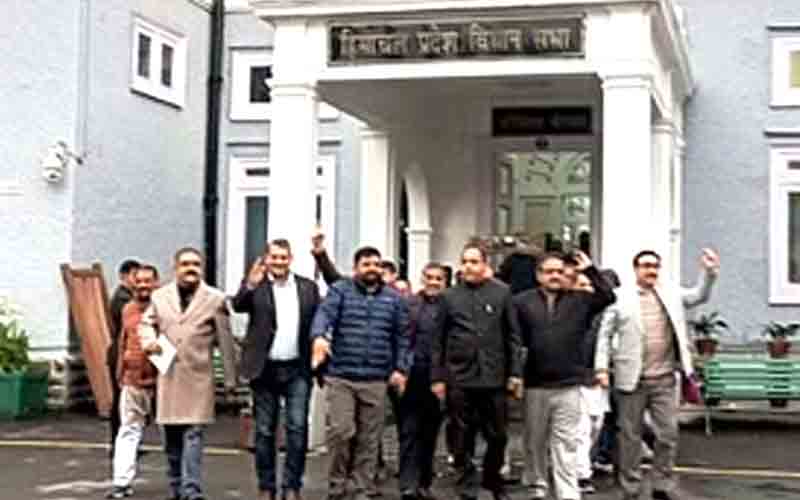 नगर निगम शिमला के वार्डों की संख्या 41 से 34 करने पर सदन में हंगामा, विपक्ष ने किया वॉकआउट