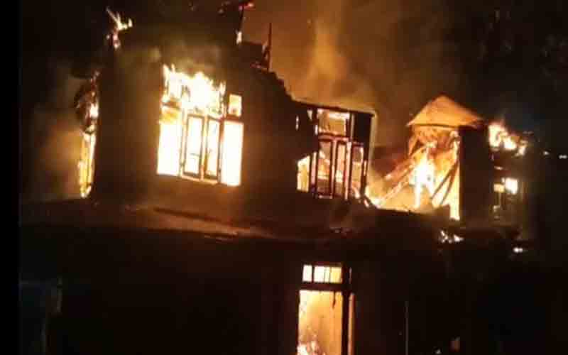 शिमला में आसमानी बिजली गिरने से 2 मंजिला मकान जलकर राख