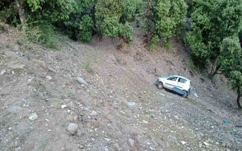 नौहराधार-बोगधार मार्ग पर हादसे का शिकार हुई ऑल्टो कार, एक की मौत