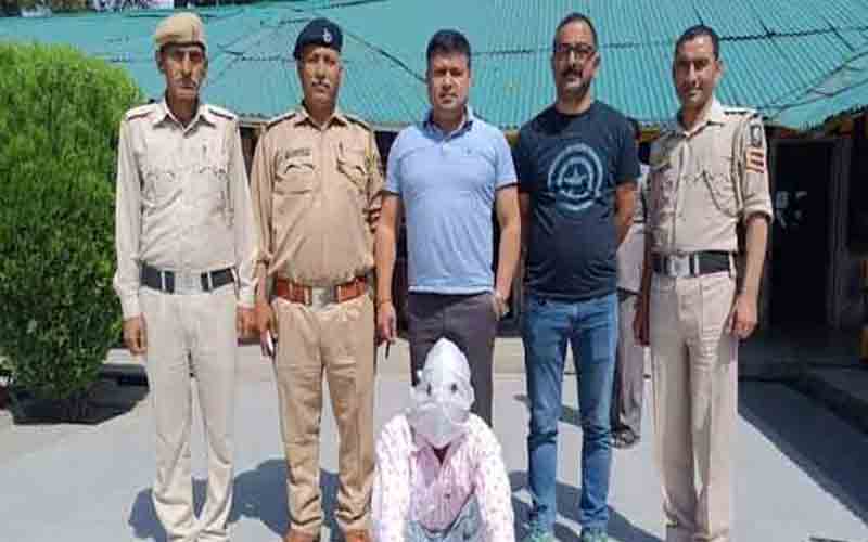 पुलिस के हत्थे चढ़ा एक आरोपी, घर में लाखों की नकदी पर किया था हाथ साफ