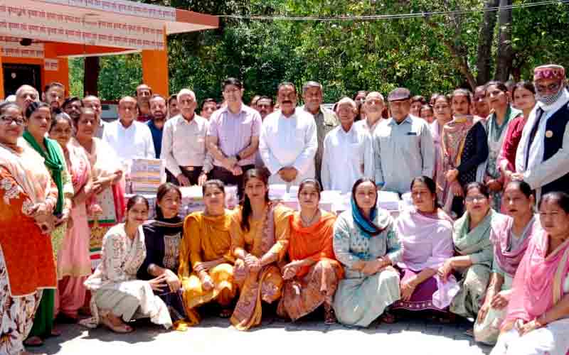 डीसी ने शिक्षा सुधार समिति ईसपुर द्वारा प्रवासी बच्चों की शिक्षा हेतू किए जा रहे प्रयासों की सराहना की