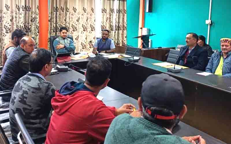 उपायुक्त अपूर्व देवगन ने विकासखंड तीसा में कार्यों का किया निरीक्षण