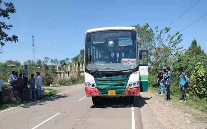 एचआरटीसी बस ने सड़क पार कर रही महिला को मारी टक्कर, हादसे में……